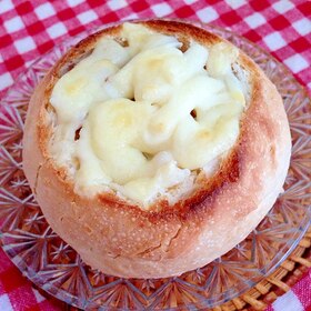 見た目が豪華 パンを器にした 丸ごとパングラタン で1人ランチからおもてなしまで デイリシャス 楽天レシピ